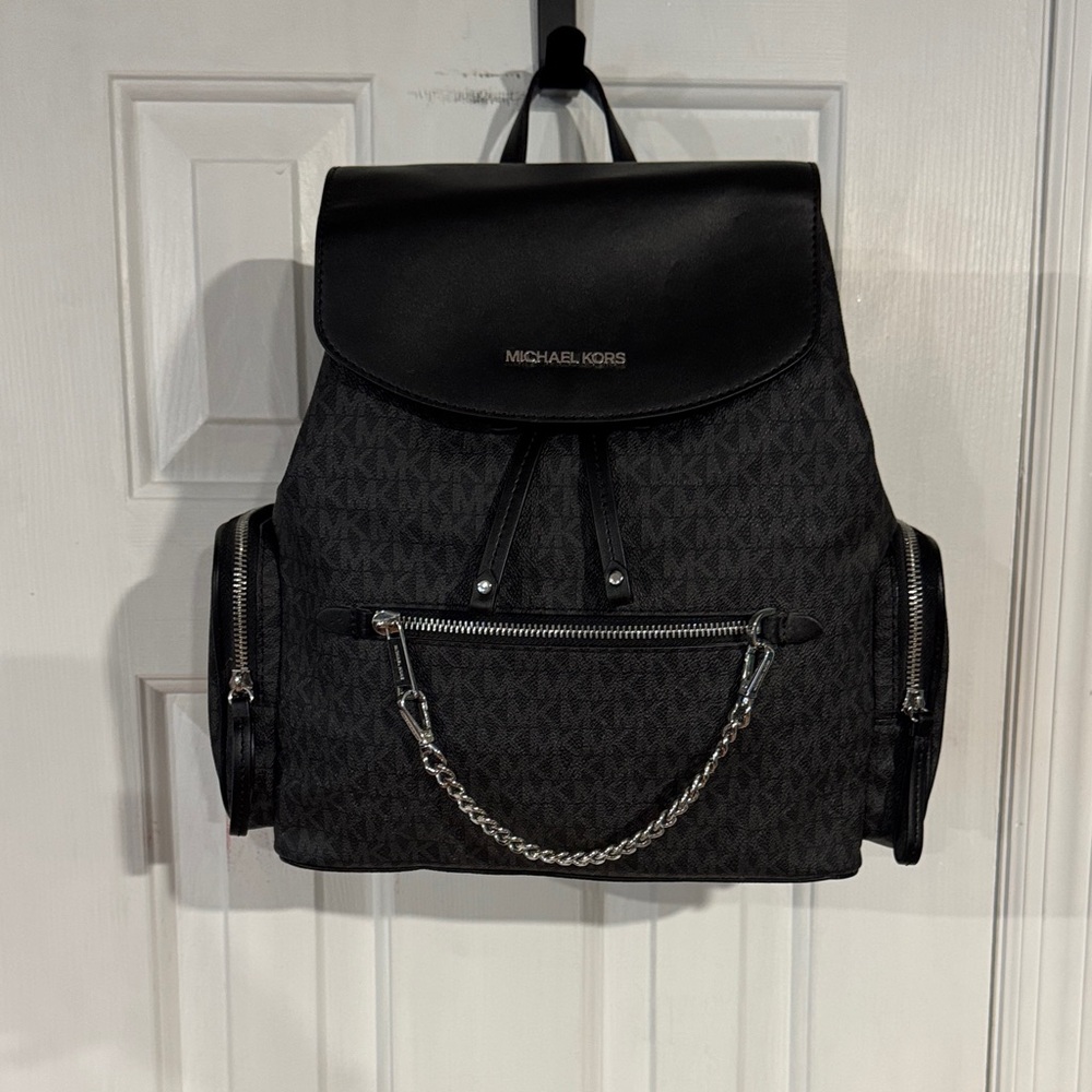 NWOT Michael Kors Black and Silver Chain Jet Set Large Logo Backpack